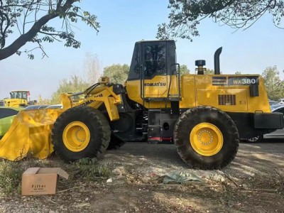 Used KOMATSU 380 Loader